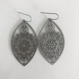 ❌ SOLD | Francesca’s Silver Filgree Drop Earrings